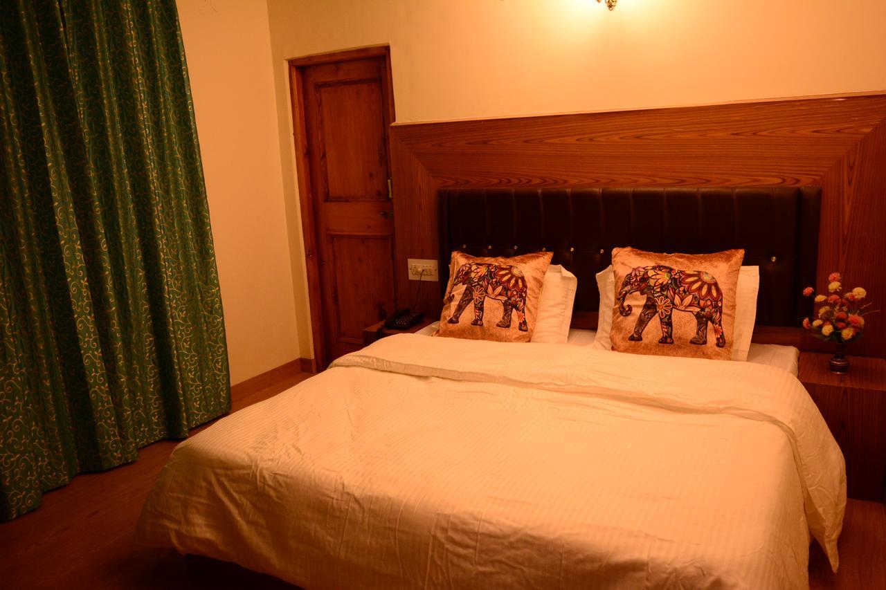 Ambika Bliss Bed and Breakfast Manāli Exteriör bild